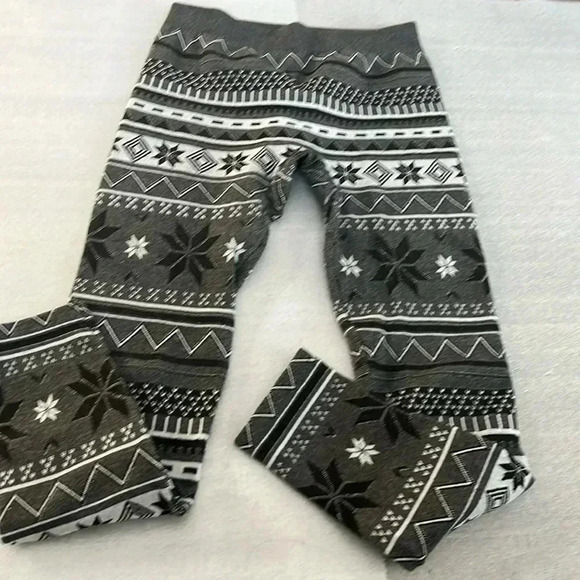 [ML/L25]Cabin Fever Insulated Gray Snowflakes  Legging- NWOT - Picture 1 of 3